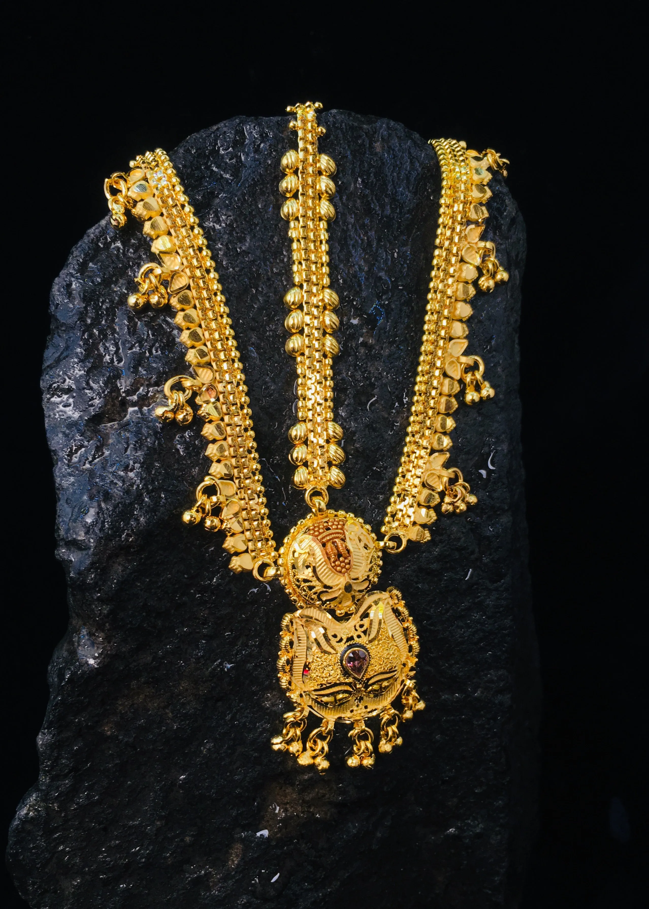 ATTRACTIVE DESIGNER BINDI