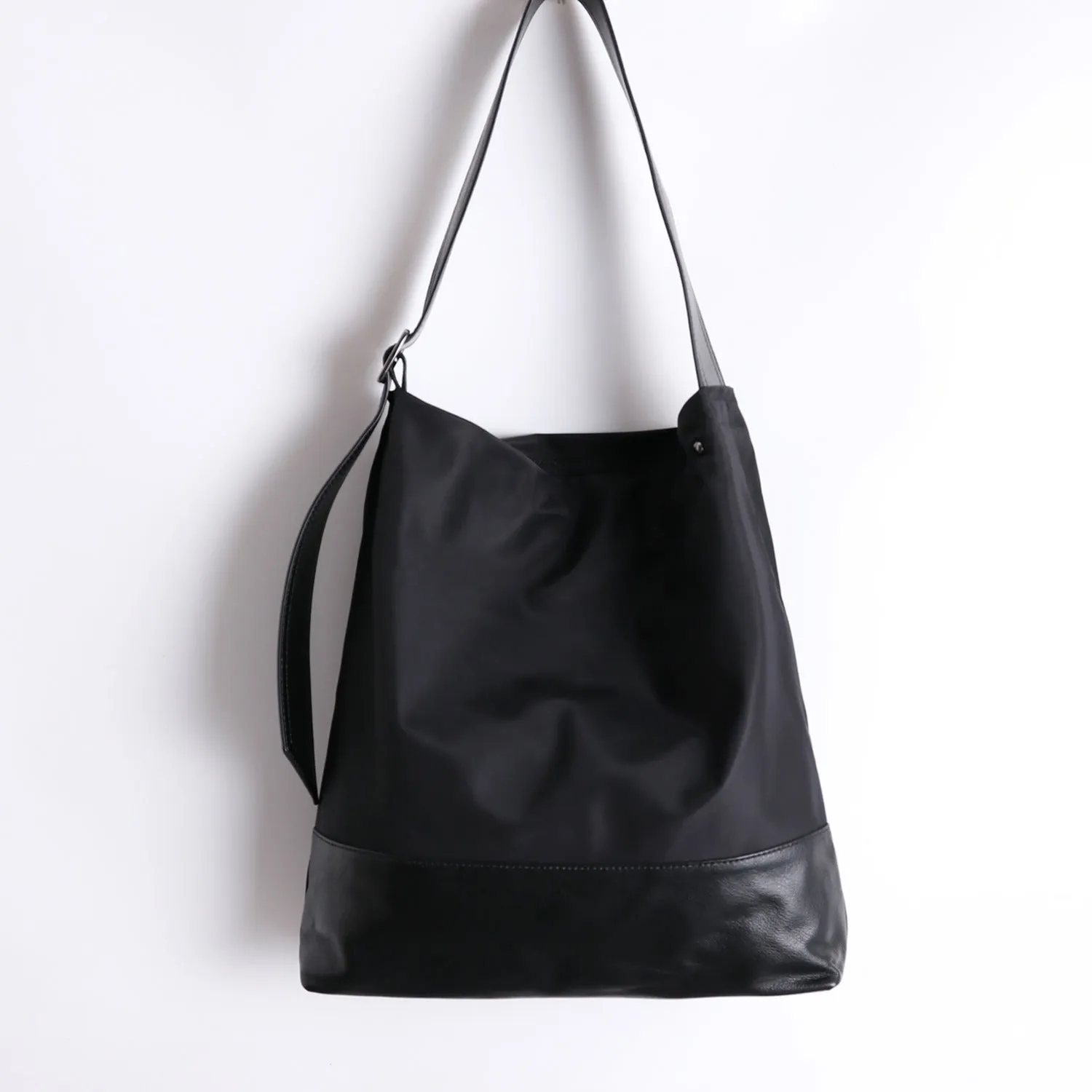 Womens Nylon Leather Shoulder Tote Womens Black Nylon Totes Bag Nylon Tote Purse for Ladies